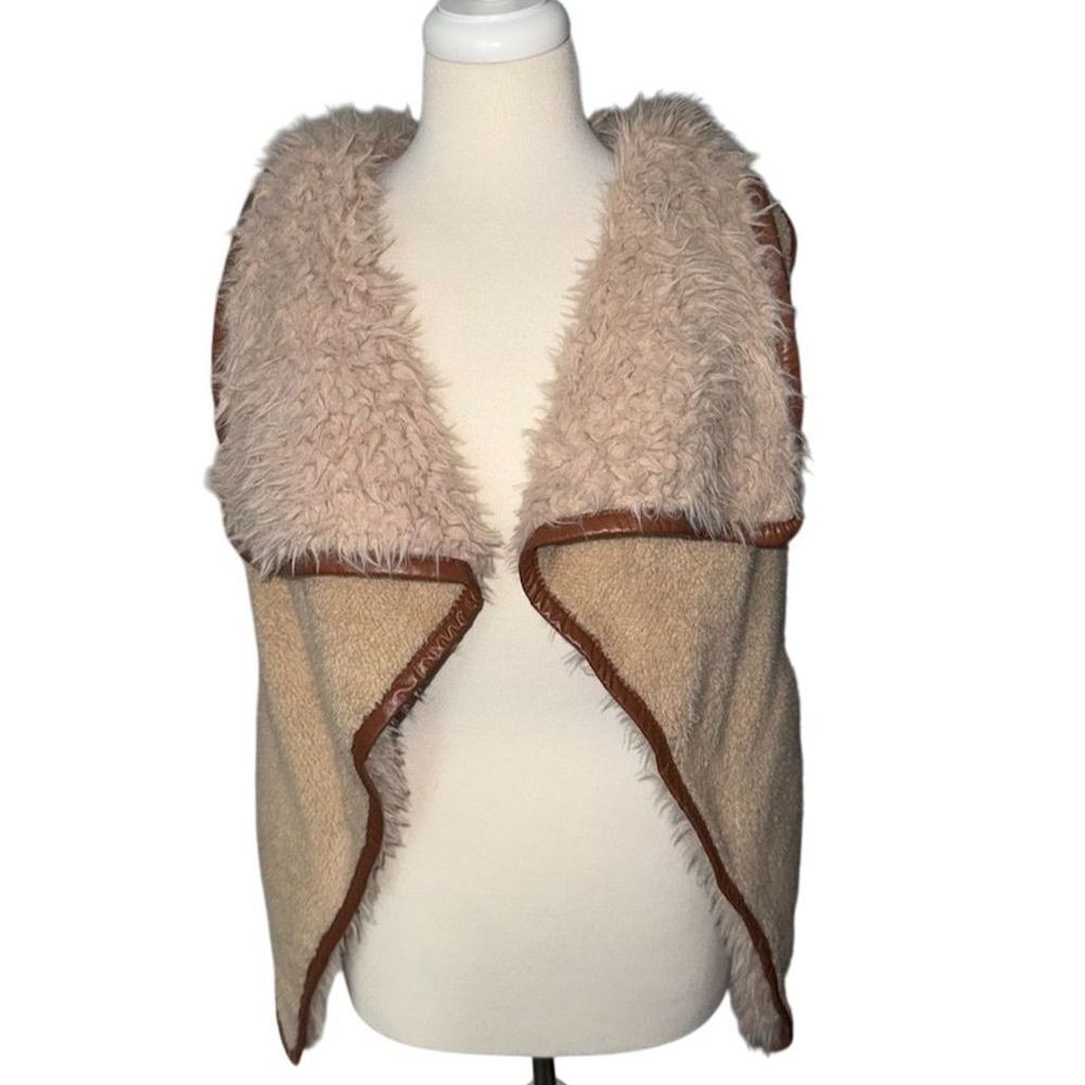Pink Lily Women's Tan Reversible Sherpa style penny lane Vest Size S hippie boho